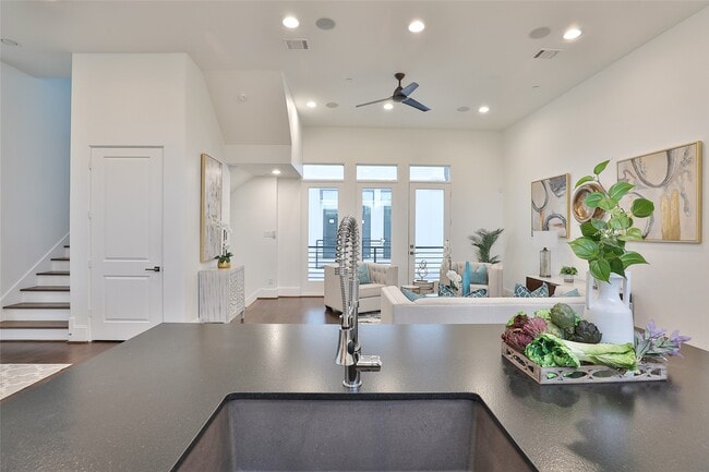 Building Photo - 4527 Graustark St