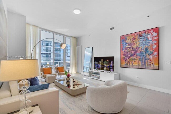 Building Photo - 15811 Collins Ave
