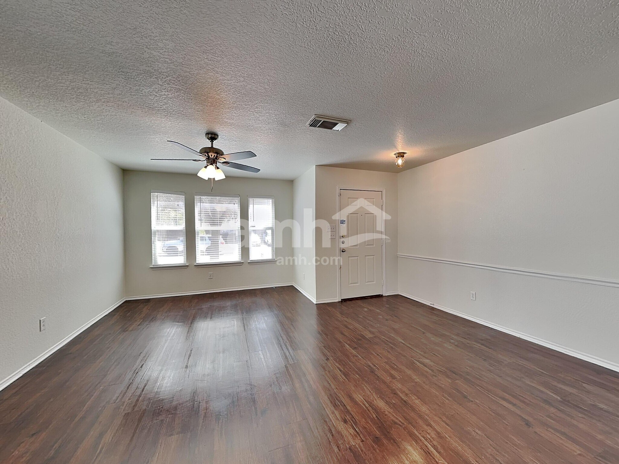 Building Photo - 10423 Manor Crk