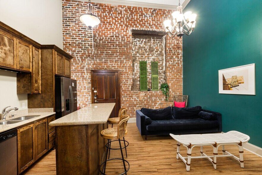 Building Photo - 30 Baronne St