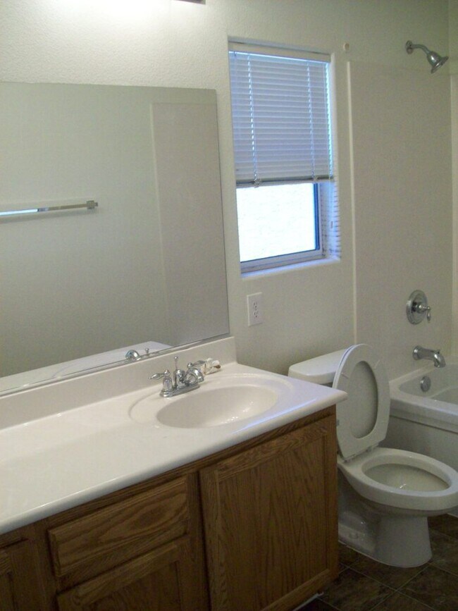 Building Photo - Lovely 3-Bedroom Home in a cul-de-sac