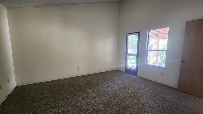 Building Photo - 3509 Rosemary Ct