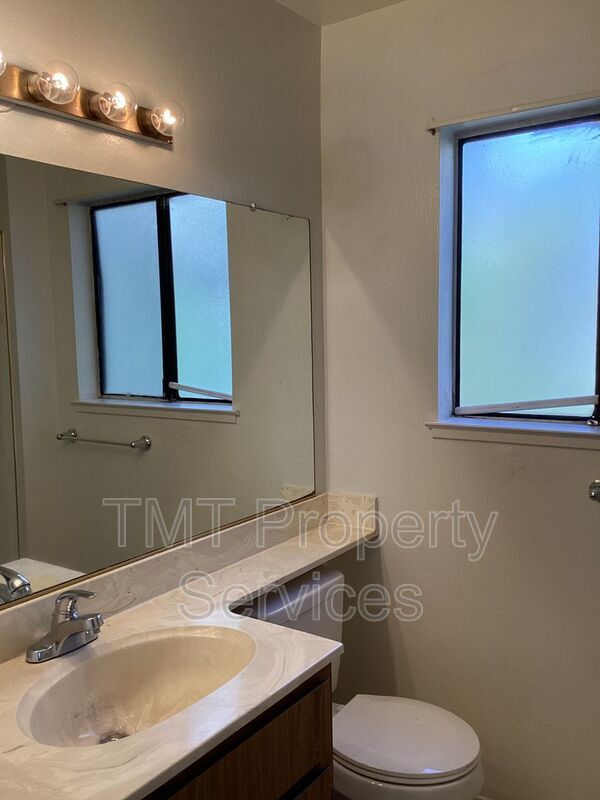 Building Photo - 7847 Orchard Woods Cir
