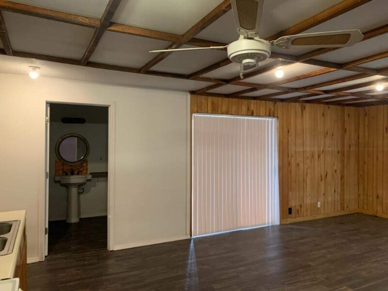 Building Photo - 1709 E Sioux Rd