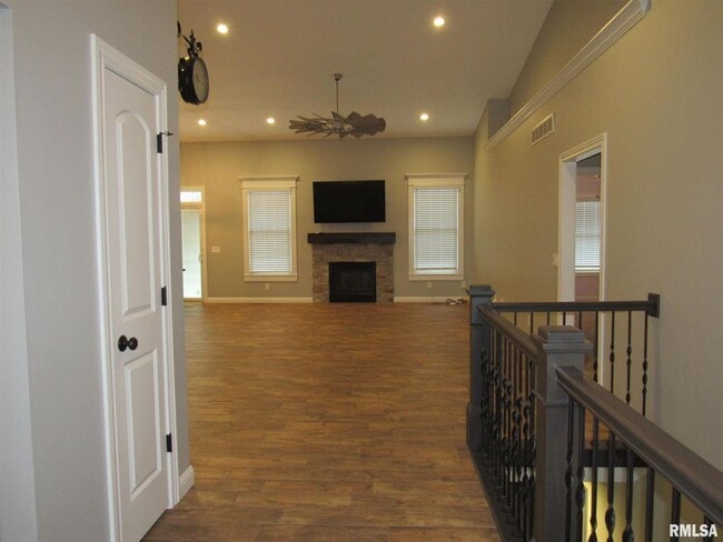 Building Photo - 1659 Celtic