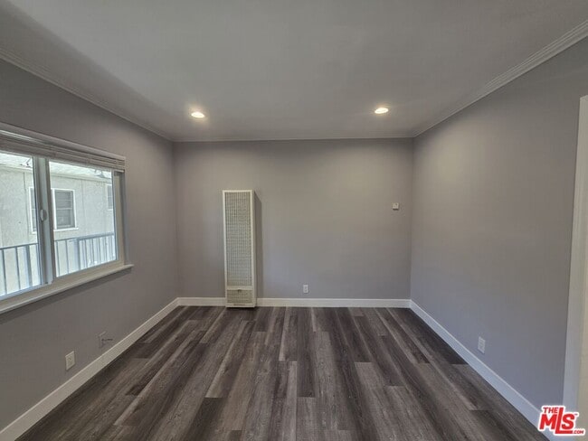 Building Photo - 105 Roswell Ave