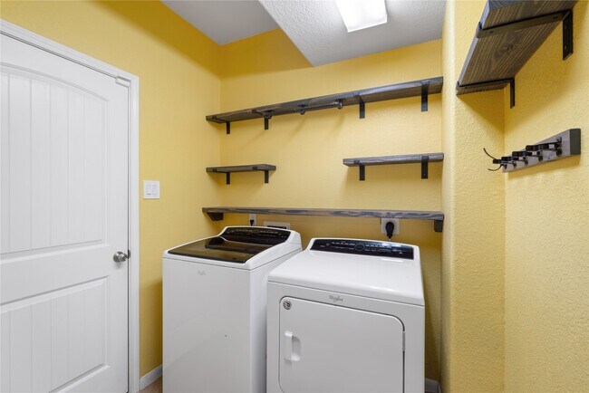 Building Photo - 8923 Jordi Dr