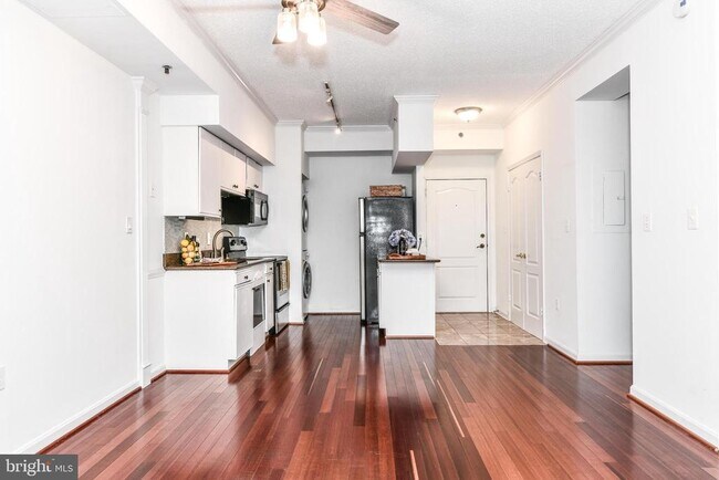 Building Photo - 1211 S Eads St