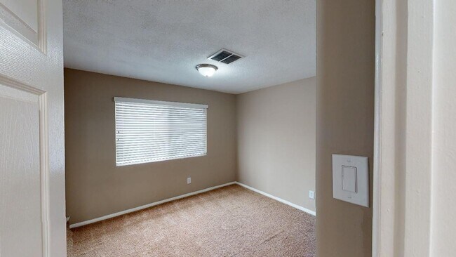 Building Photo - Available now! Awesome 4/2 Single Story home in the heart of Loma Linda for Lease!