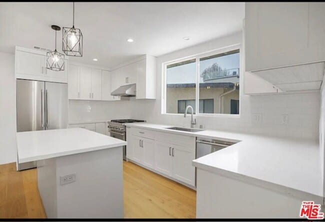 Building Photo - 7406 W 82nd St