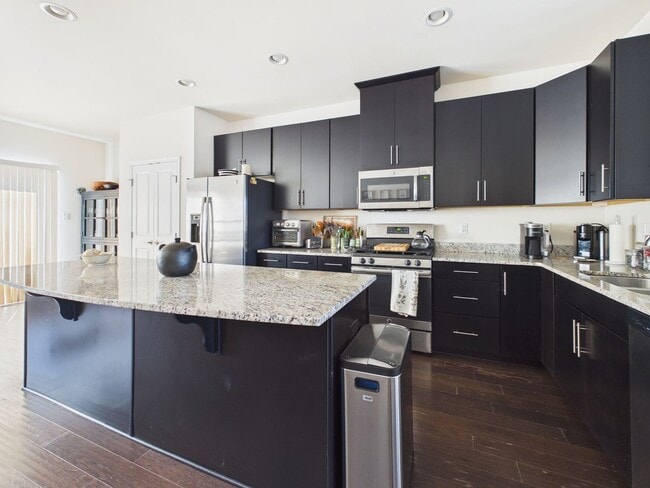 Building Photo - 14225 Martinet Xing