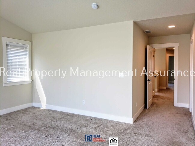 Building Photo - 15079 NW Rossetta St