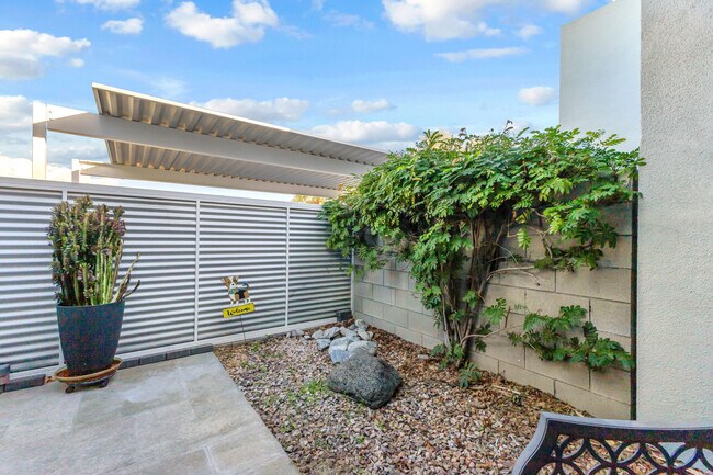 Building Photo - 3657 Quiet Side St