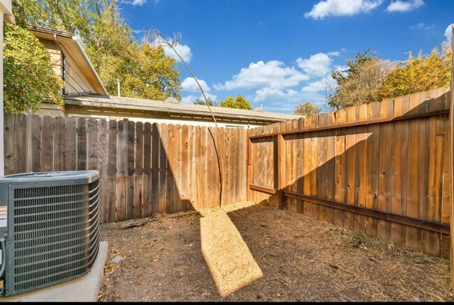 Building Photo - 1519 Tessa Ave