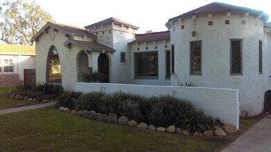 Building Photo - Charming 1920s Home – Full of Character! T...