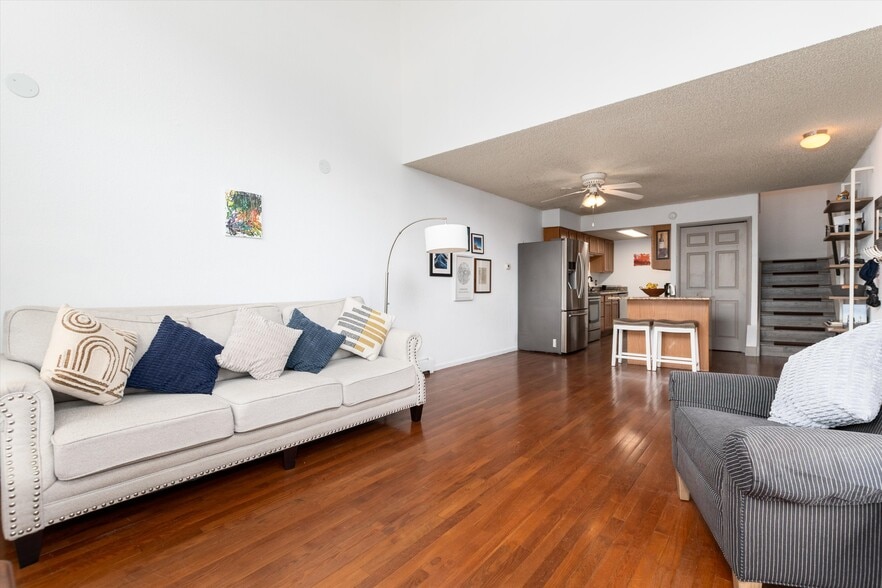 Building Photo - 857 S Van Gordon Ct