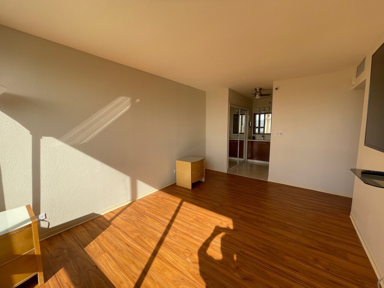 Building Photo - 2499 Kapiolani Blvd