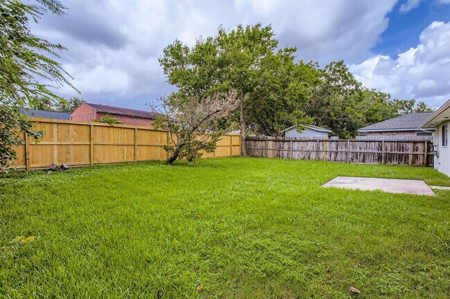 Building Photo - 7206 Sharpsburg Dr