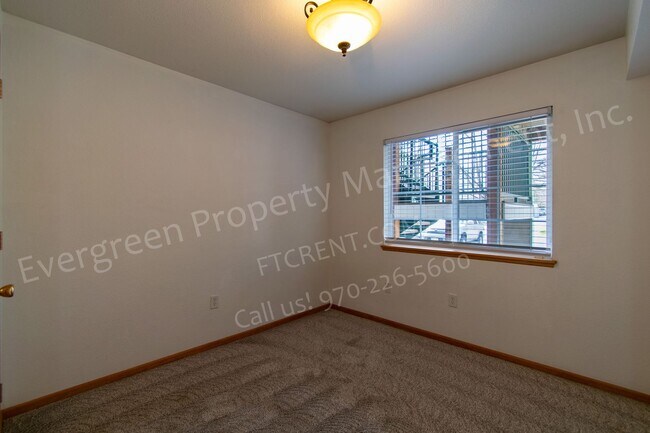 Building Photo - Amazing 2 Bedroom on City Park!