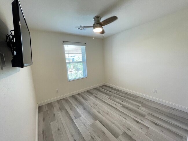 Building Photo - Carry Over Showing: This property has been...