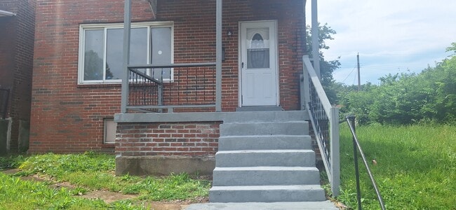 Building Photo - 4718 Lexington Ave