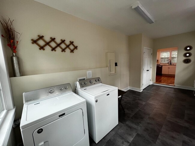 Building Photo - 500 Carthage Rd