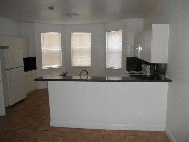 Building Photo - Shoma Townhomes