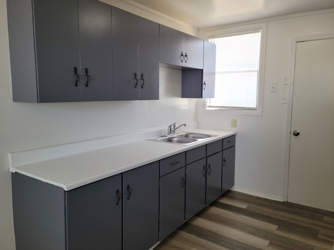 Building Photo - 2 bedroom condo in Overton