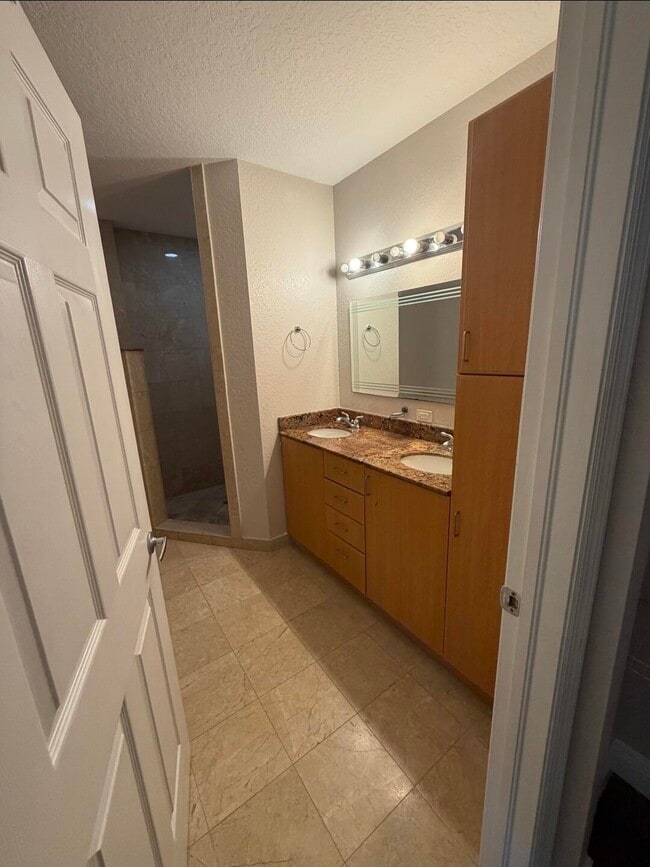 Building Photo - 1620 Presidential Way