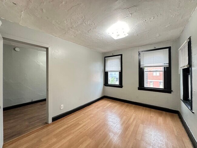 Building Photo - 1514 N Elston Ave