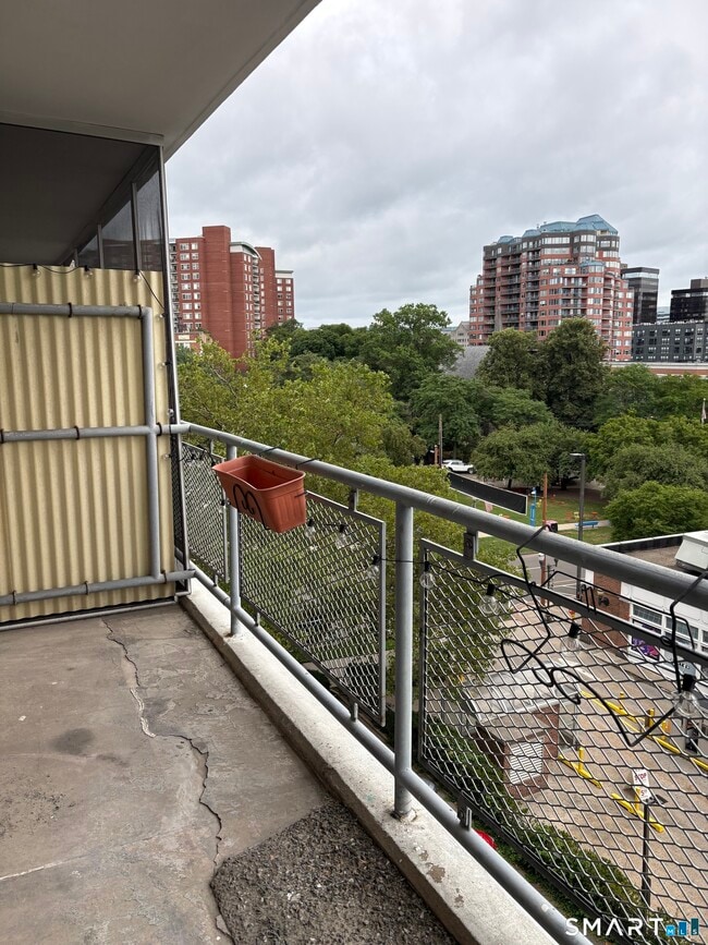 Building Photo - 444 Bedford St