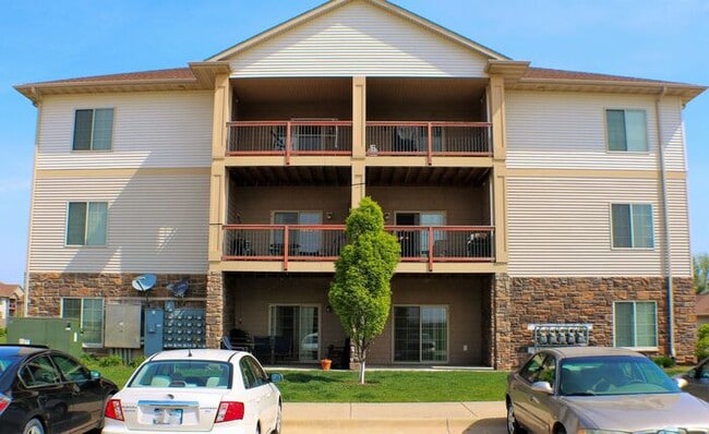 Building Photo - $1,225 | 1 Bedroom +Bonus Room, 1 Bathroom Condo | Pet Friendly* | Available for August 1st, 2026...