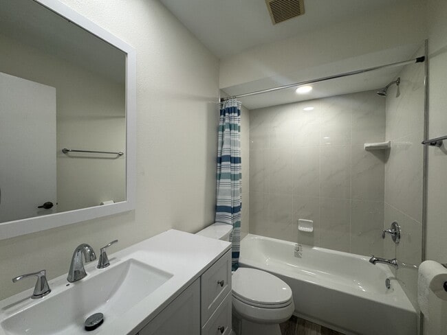 Building Photo - 259 Fenwick Dr