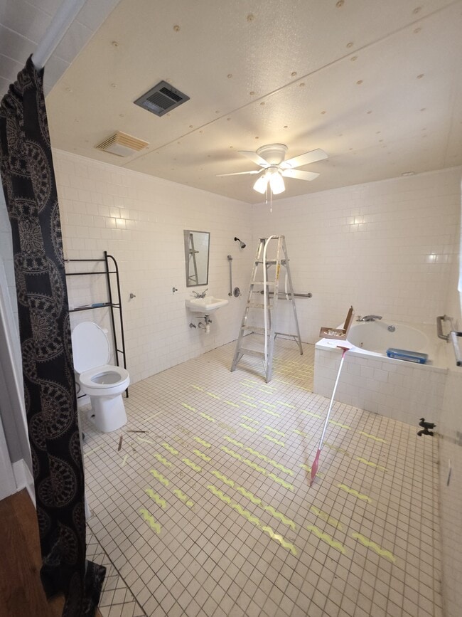 Building Photo - 705 E Water Ave