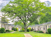 Building Photo - 6055 Lewis Ave