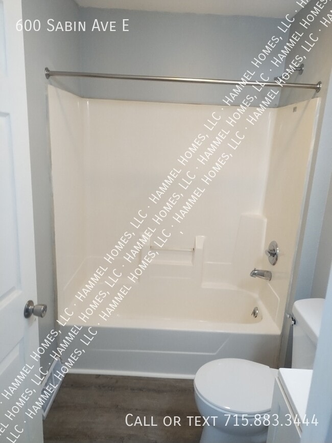 Building Photo - 600 Sabin Ave E