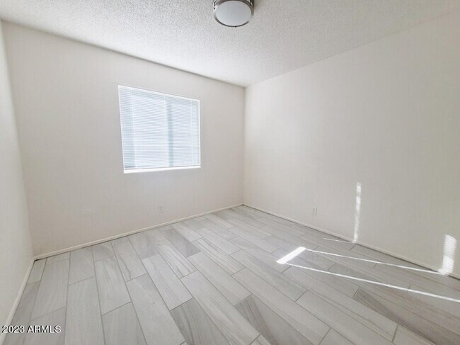 Building Photo - 506 E Southern Ave