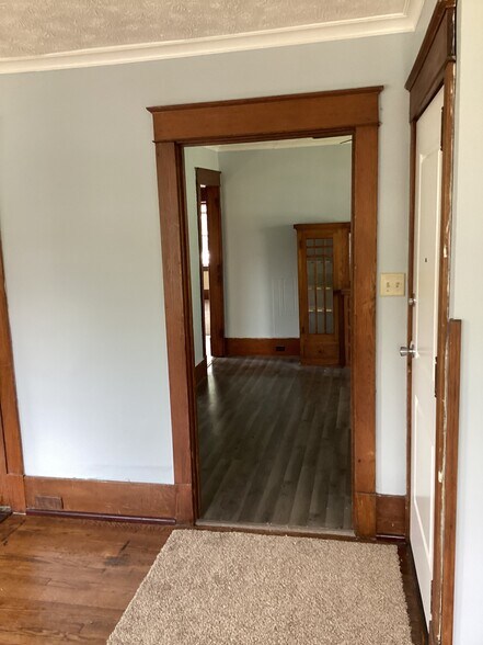 Building Photo - 401 Haney Ave