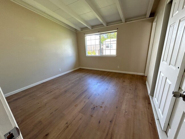 Building Photo - Charming home in prime location!