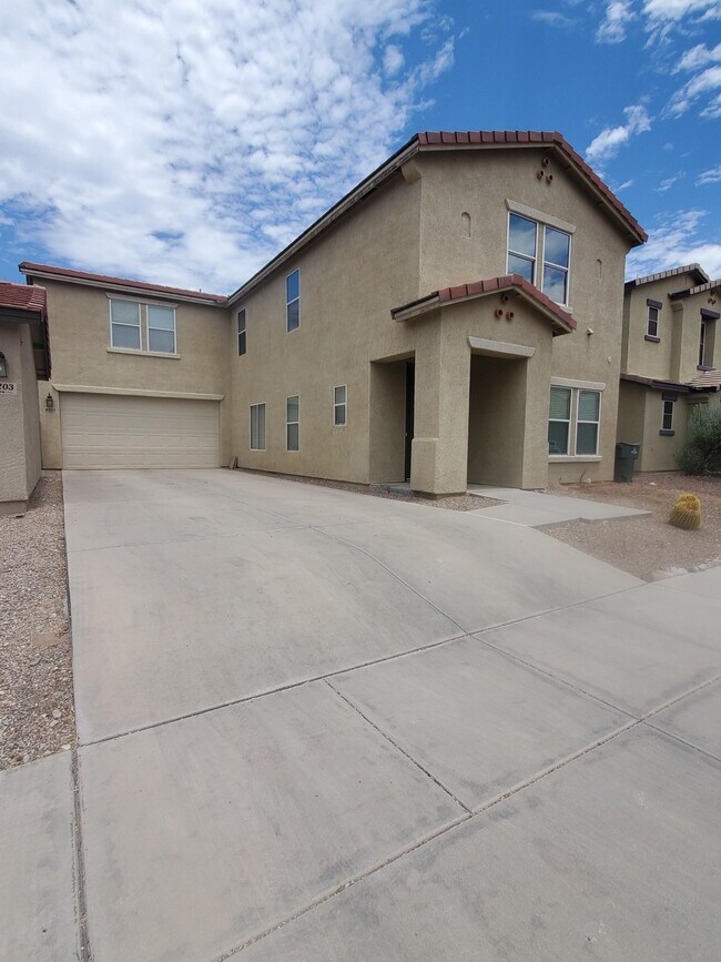 Primary Photo - 4211 E Wading Pond Dr