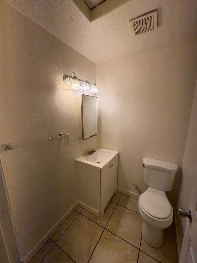 Building Photo - 1265 I St