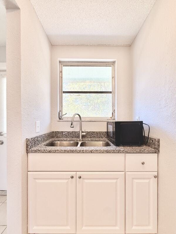 Building Photo - 3401 Palm Dr