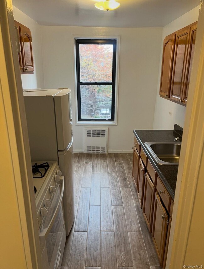 Building Photo - 89-20 55th Ave