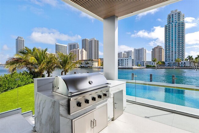 Building Photo - 503 Palm Dr