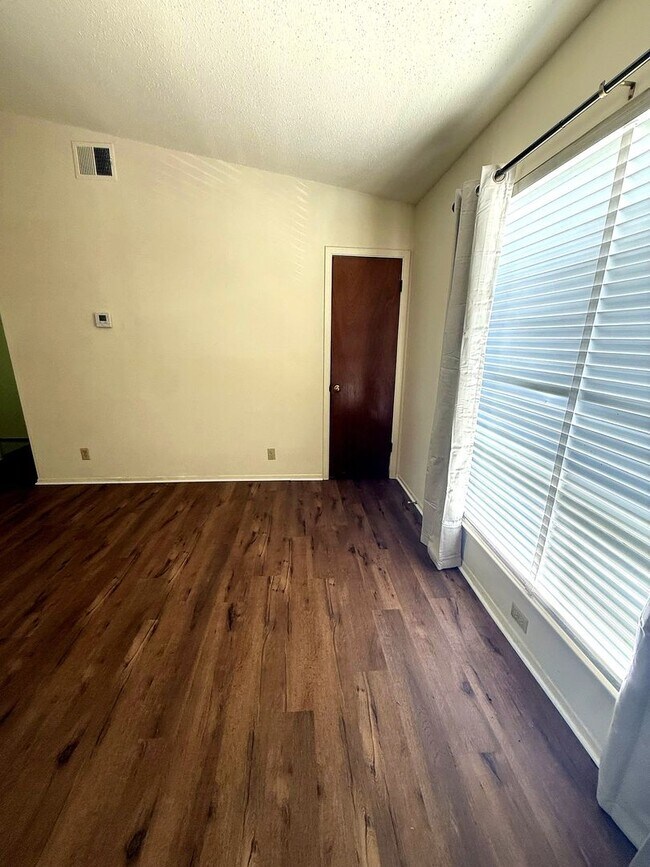 Building Photo - 603 Flournoy Dr