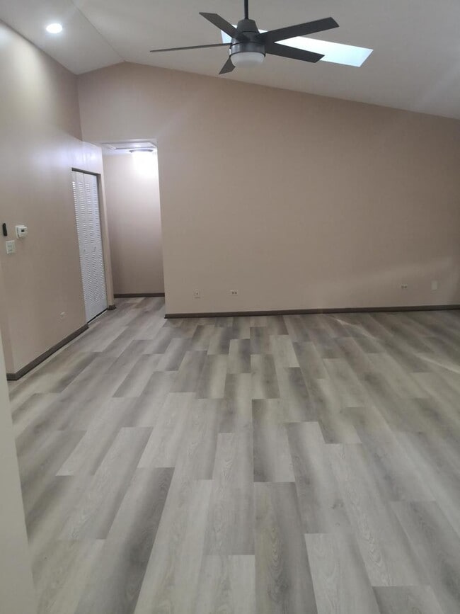 Building Photo - 709 Dartmouth Dr