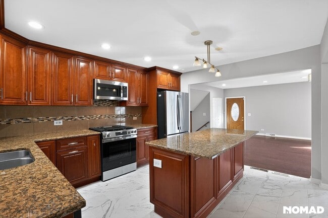 Building Photo - 7151 Hamlin Ave