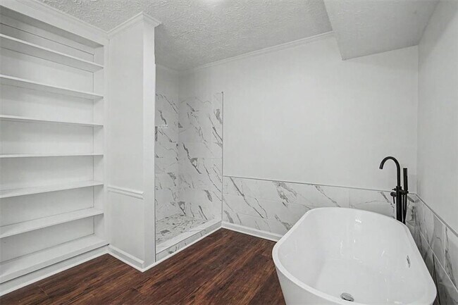 Building Photo - 3947 Camrose Pl