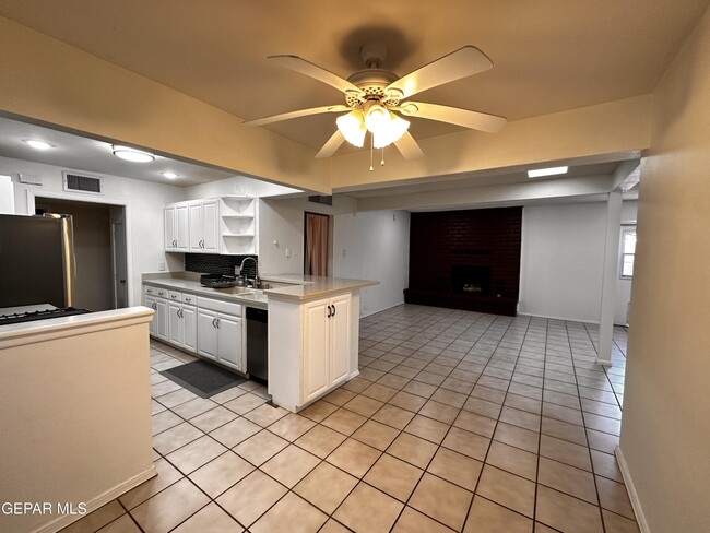 Building Photo - 1516 Elmhurst Dr
