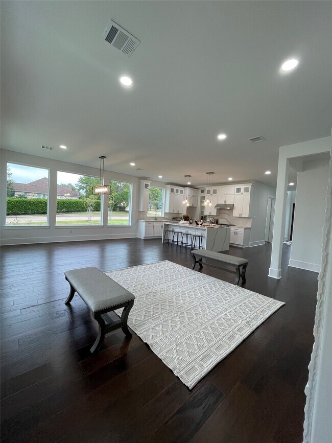 Building Photo - 114 Bentwood Dr